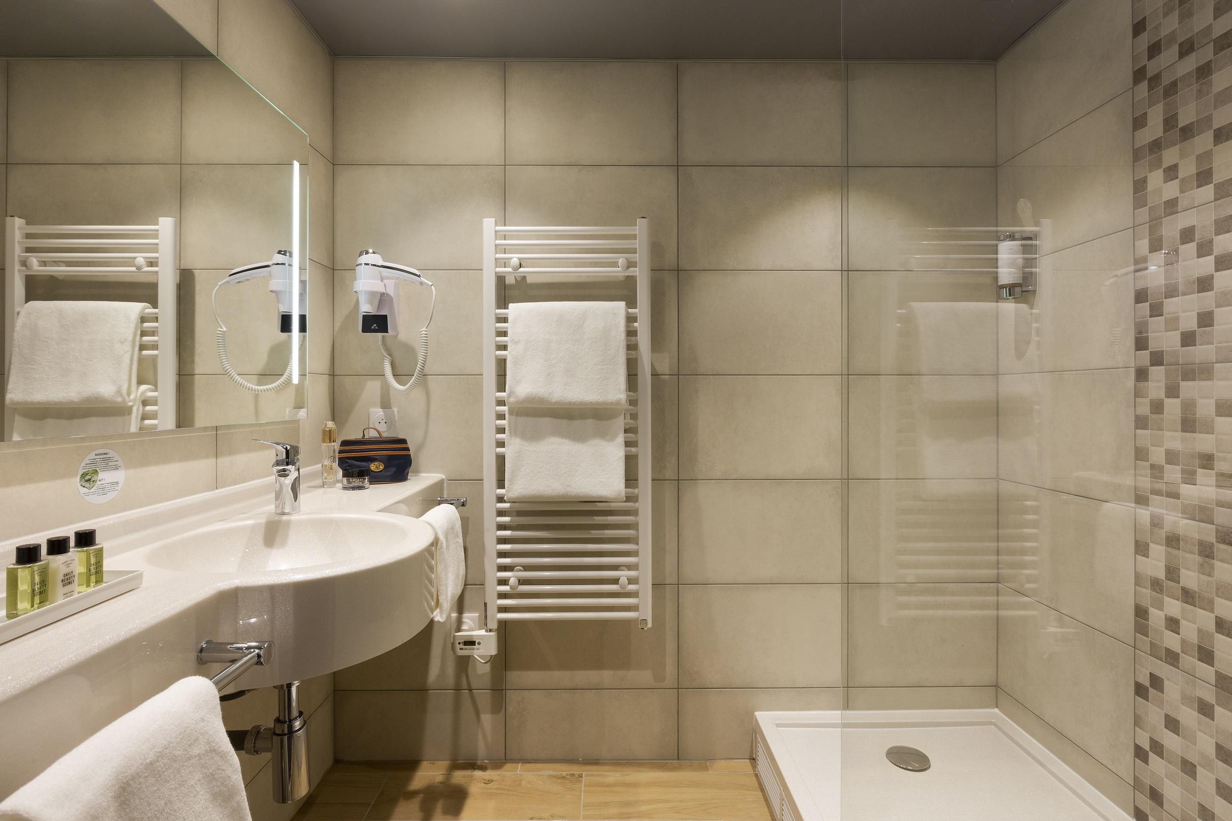 Hotel Roi Soleil Prestige Plaisir - St Quentin Esterno foto