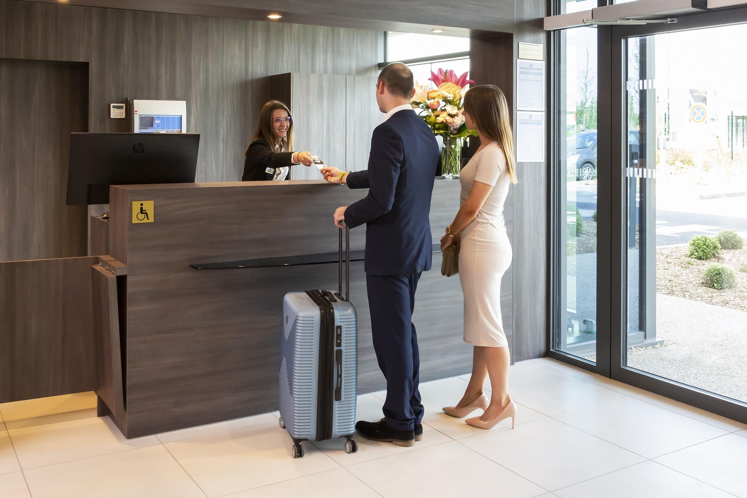 Hotel Roi Soleil Prestige Plaisir - St Quentin Esterno foto